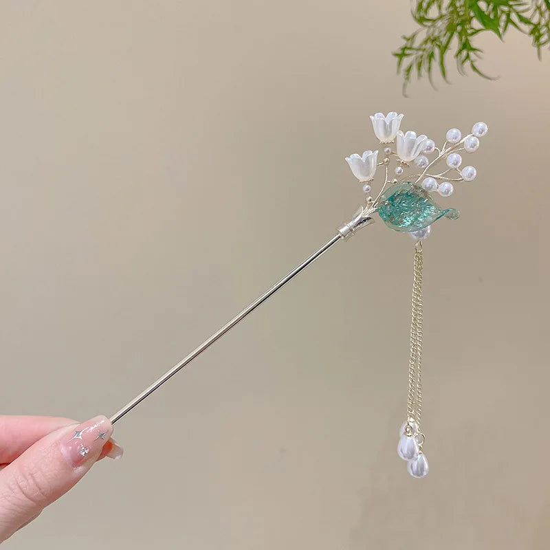 Timeless Floral Tassel Hairpin
