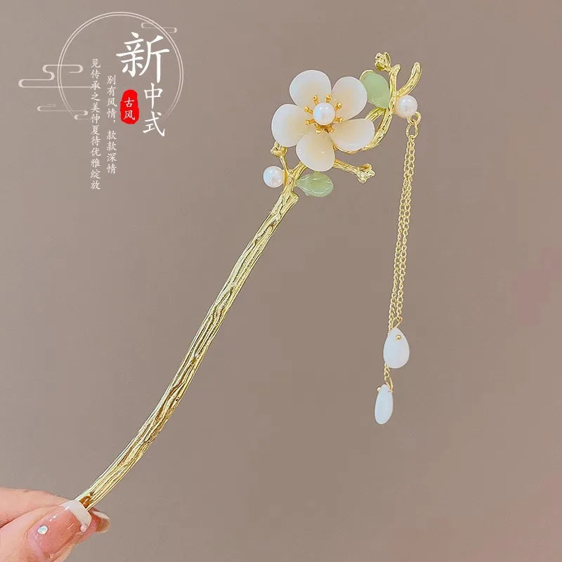 Timeless Floral Tassel Hairpin