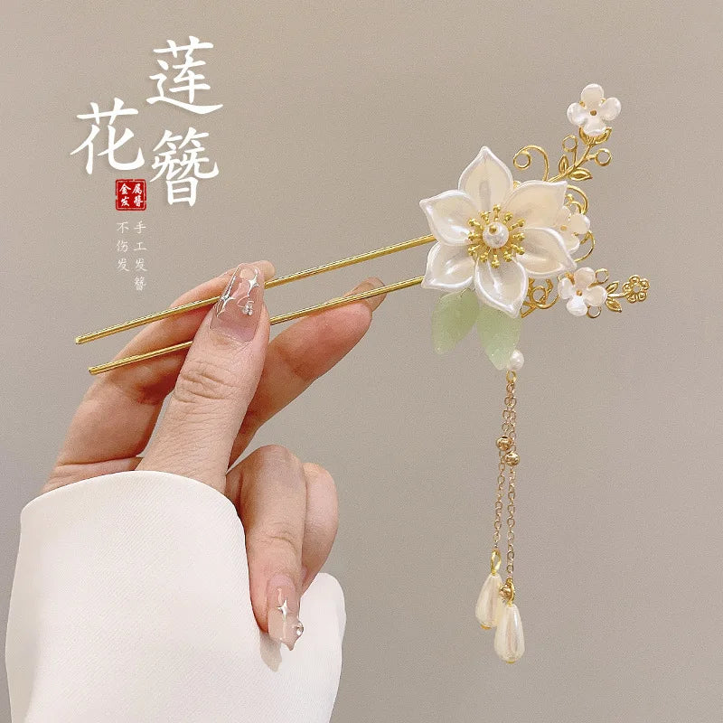 Timeless Floral Tassel Hairpin