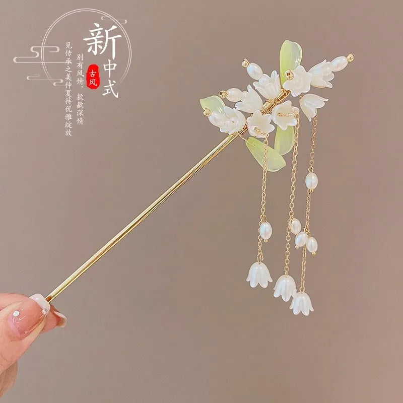 Timeless Floral Tassel Hairpin
