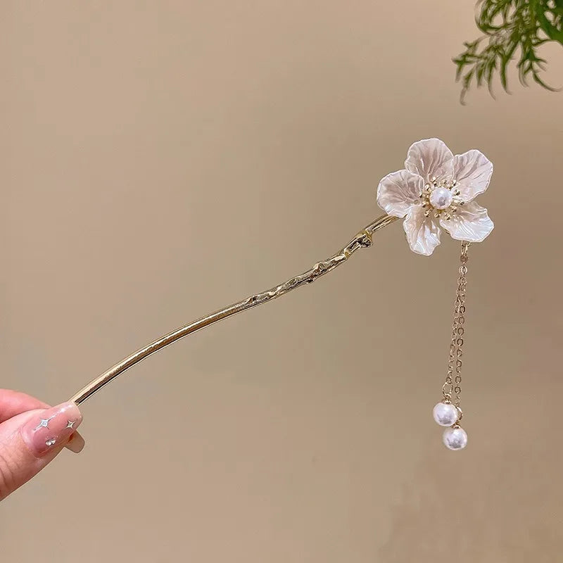 Timeless Floral Tassel Hairpin